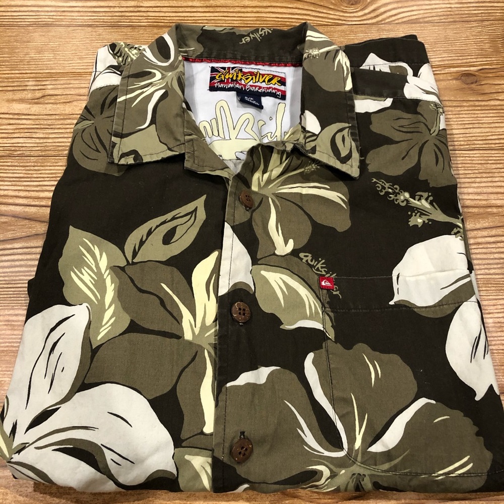 Small Quicksilver Hawaiian button down shirt